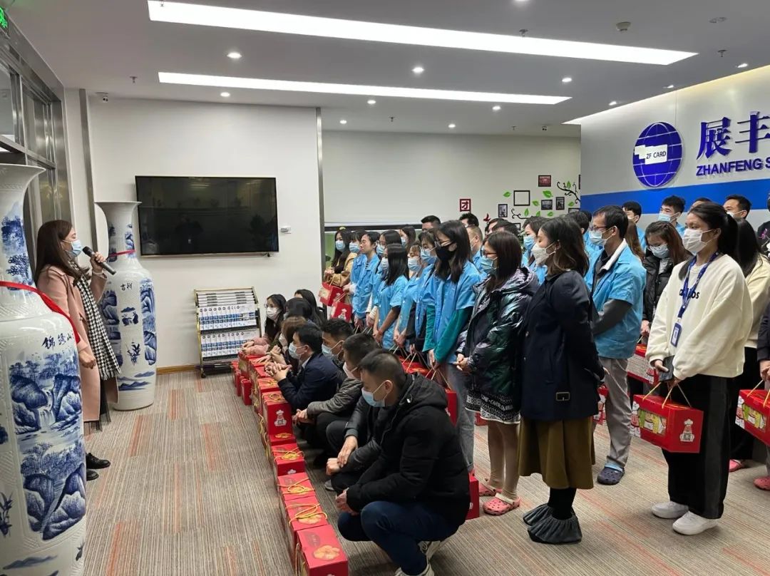 情系員工，年味濃濃-展豐科技向全體員工發(fā)放年貨